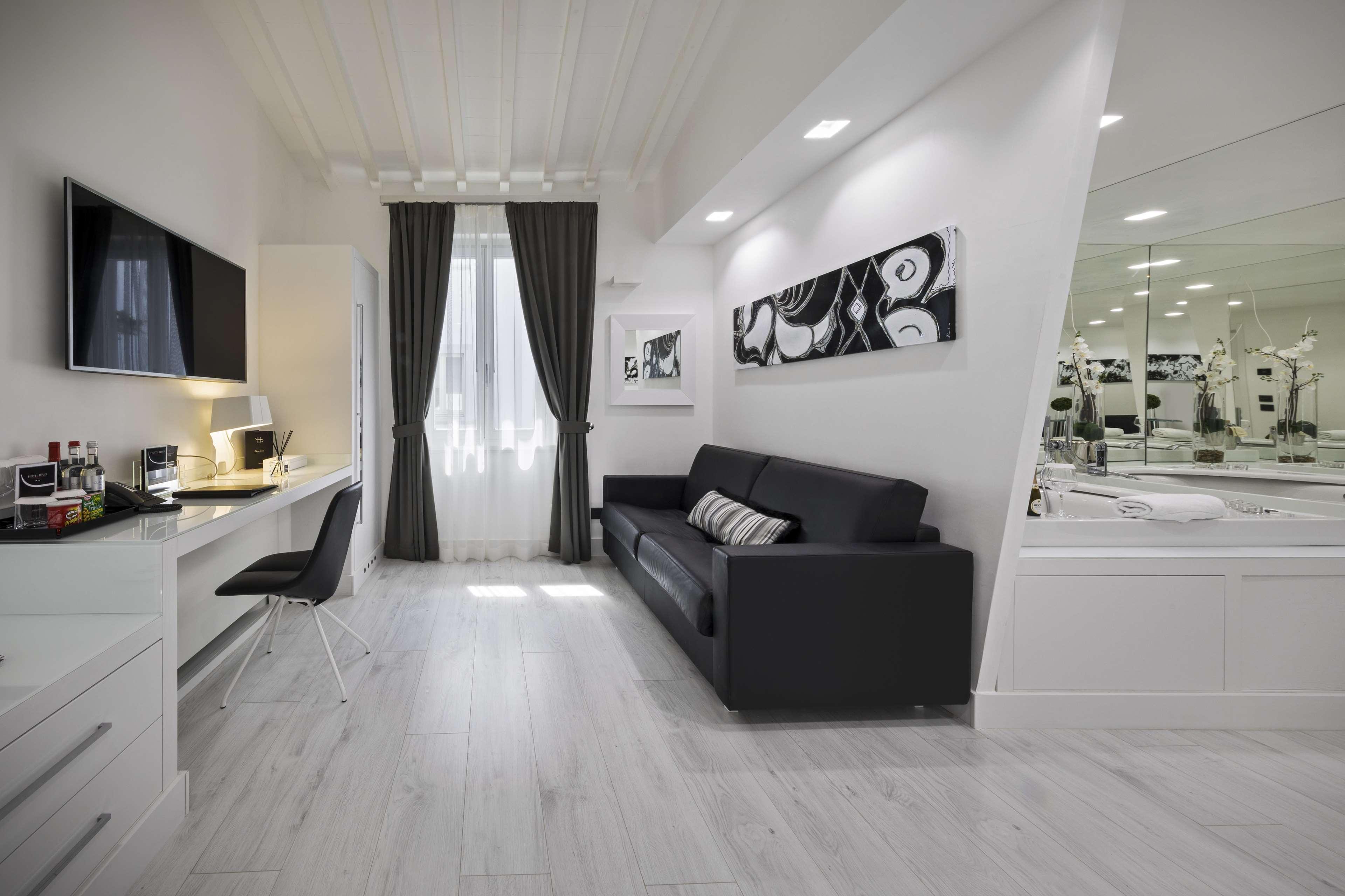 LHP Hotel River&SPA Firenze Eksteriør billede A typical studio apartment