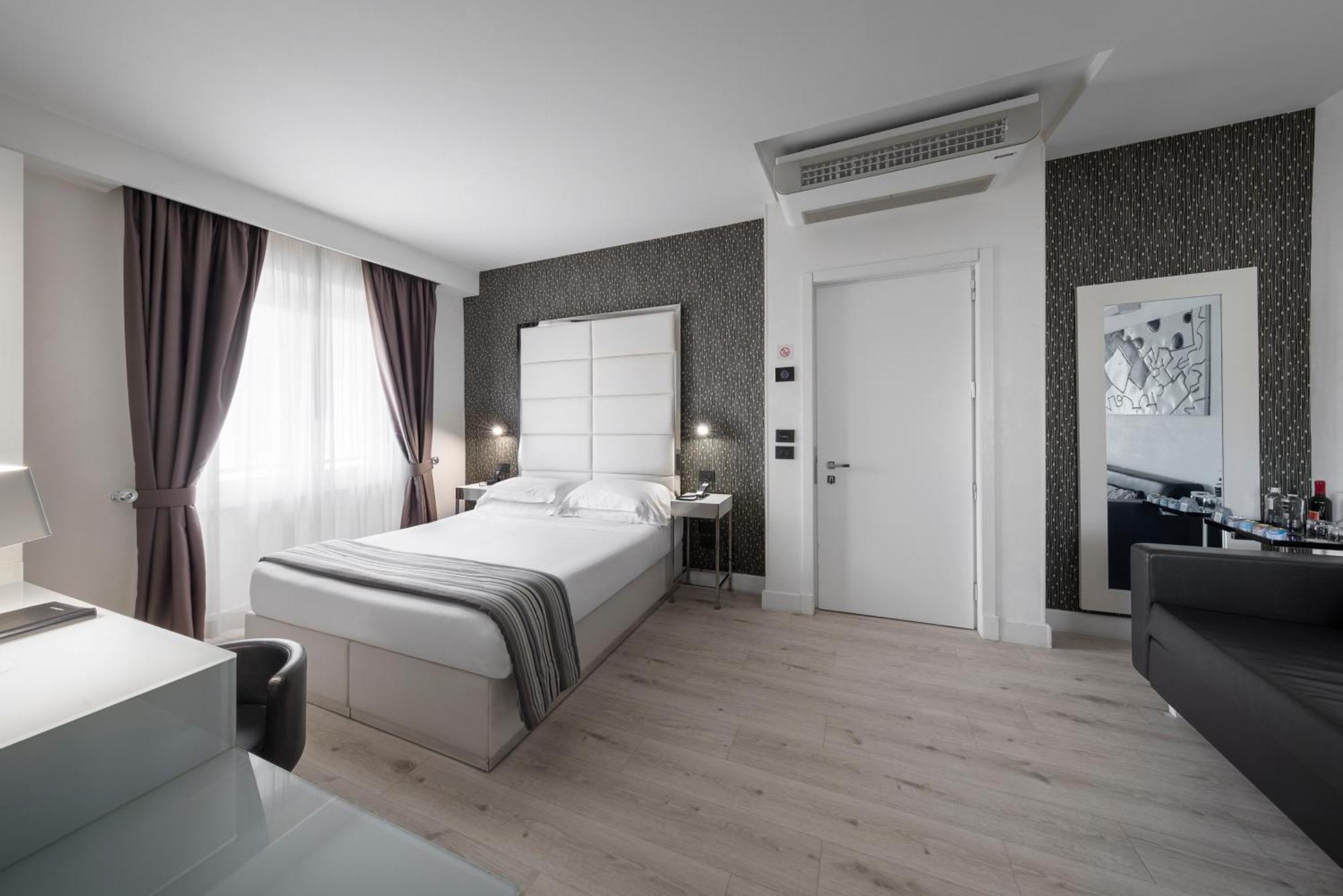 LHP Hotel River&SPA Firenze Eksteriør billede A room at the hotel