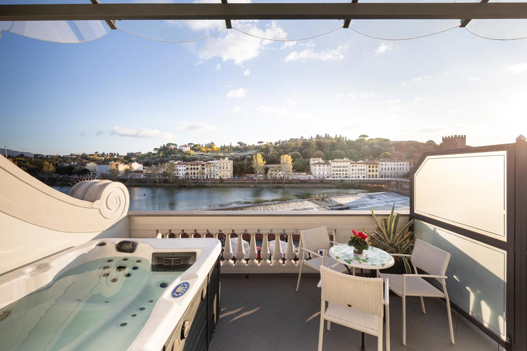 LHP Hotel River&SPA Firenze Eksteriør billede The River Terrace