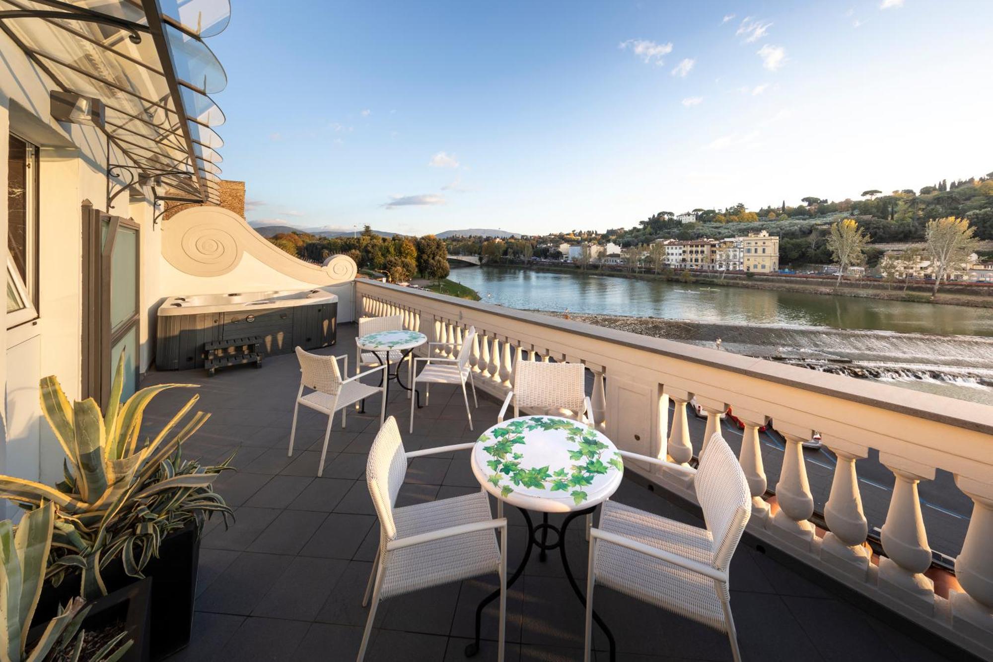 LHP Hotel River&SPA Firenze Eksteriør billede The River Terrace