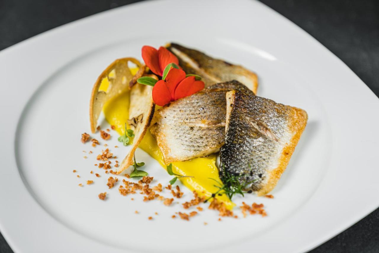 LHP Hotel River&SPA Firenze Eksteriør billede A prepared dish of European sea bass